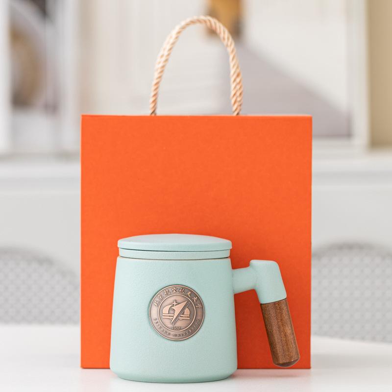 Berühmte Schule Keramiktasse Filtertasse, Metall Bronzeplatte Reliefbecher, Wasserbecher mit Deckel Geschenkbox