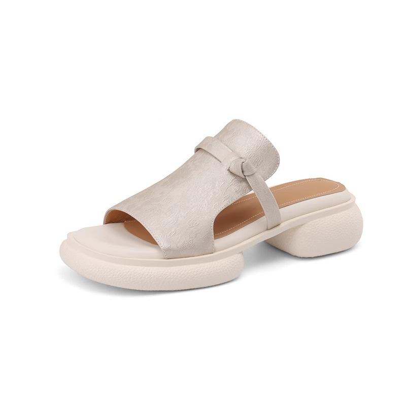 Niche open-toed cool slippers for women to wear summer comfortable and lightweight muffin-bottom beach shoes