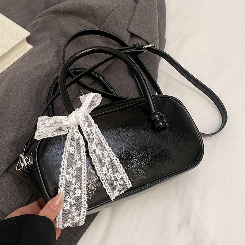 Large capacity bag women's spring and summer retro 2025 new casual messenger bag versatile portable work commuter pillow bag