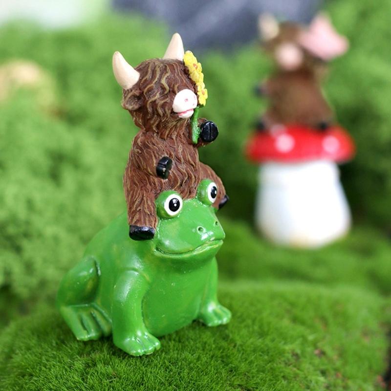 Resin Highlands Cow Sculpture Spring Desktop Ornament Resin Texture for Family with Kids and Pet Easy Cleaning