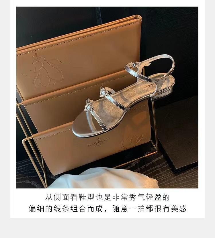 Round head double word with love drill buckle adjustable flat sandals