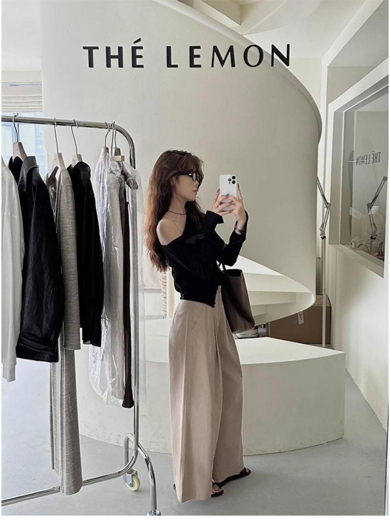 Design Sense Slanted Off-Shoulder Knit Top: Women's Slimming Long Sleeve, Autumn/Winter Collection, Small Size, Elegant and Versatile Fashion