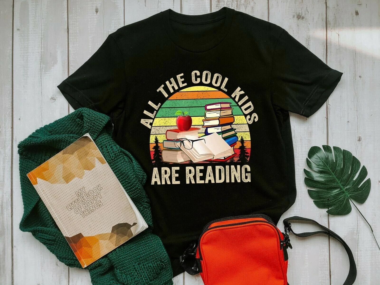 All the Cool Kids Are Reading Vintage Book Reading Men s and Women s T-shirts L