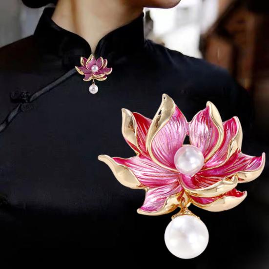 Women Brooch Lotus Flower Shape Faux Pearl Decor Contrast Color Realistic Flower High-End Luxury