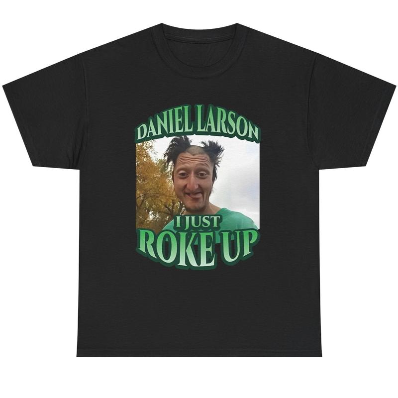 

Daniel Larson Selfie Streetwear Graphic Unisex T-Shirt M