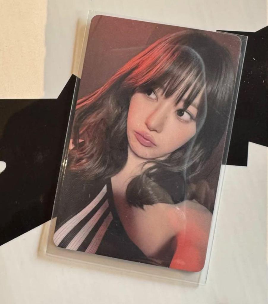[USED] LESSERAFIM Sakura China Beijing Pop-Up Purchase Bonus Trading Card