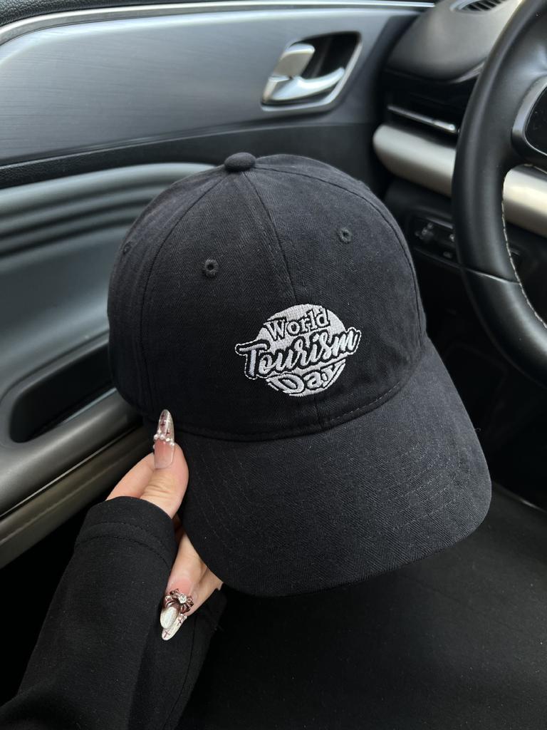Vintage American trendy baseball cap new autumn and winter female face small embroidery letter cap black gray
