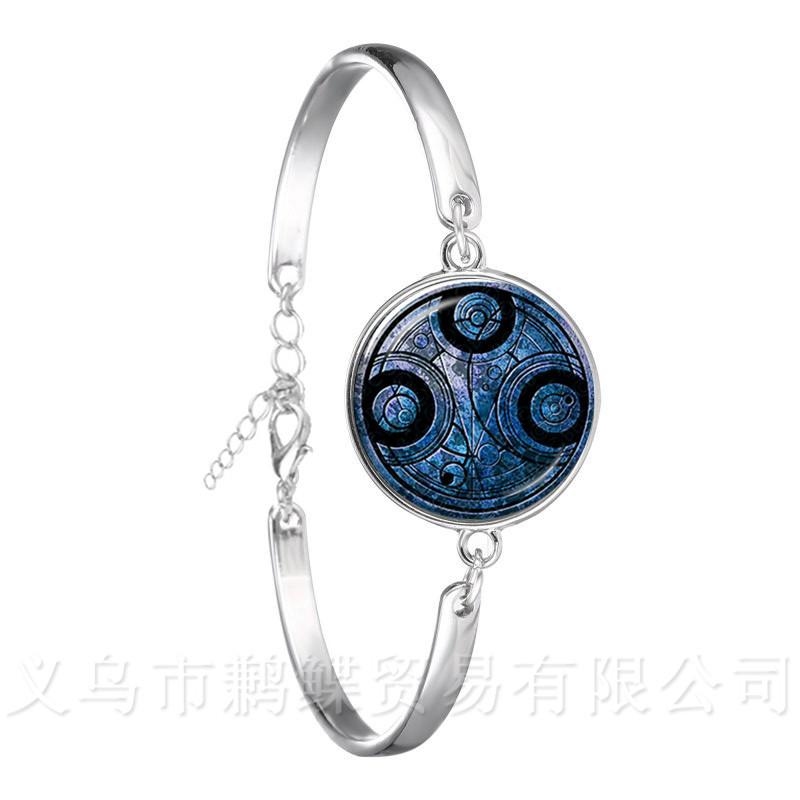 

Triple Moon Goddess Chain Bracelet Pentagram Witch Jewelry 18mm Glass Dome Wiccan Silver Plated Charm Wicca Jewelry For Women