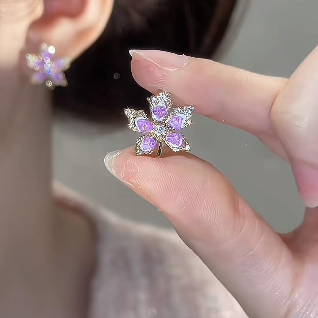 

Серьги в виде кленовых листьев из хрусталя Изысканные маленькие серьги Легкая роскошь Премиальное ощущение Универсальные Свежие Сдержанные серьги Женские