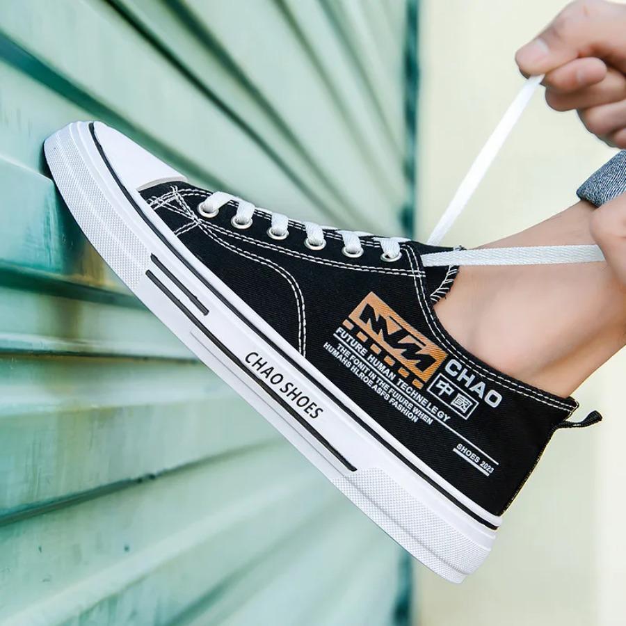 2025 Men's White Shoes Skateboarding Shoes Lace up Men Canvas Comfortable Men's Skateboarding Sneakers Sports Students Shoes