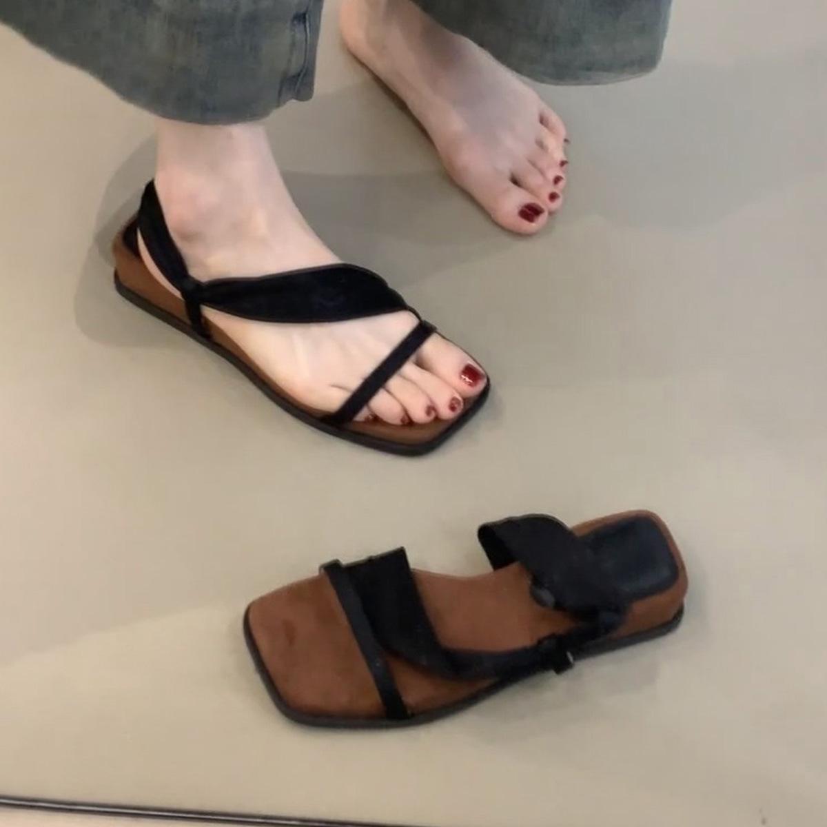 

Thick-bottomed slope heel square head with slippers, women s outer wear with skirts, retro temperament two wear cool slippers 40 чорний