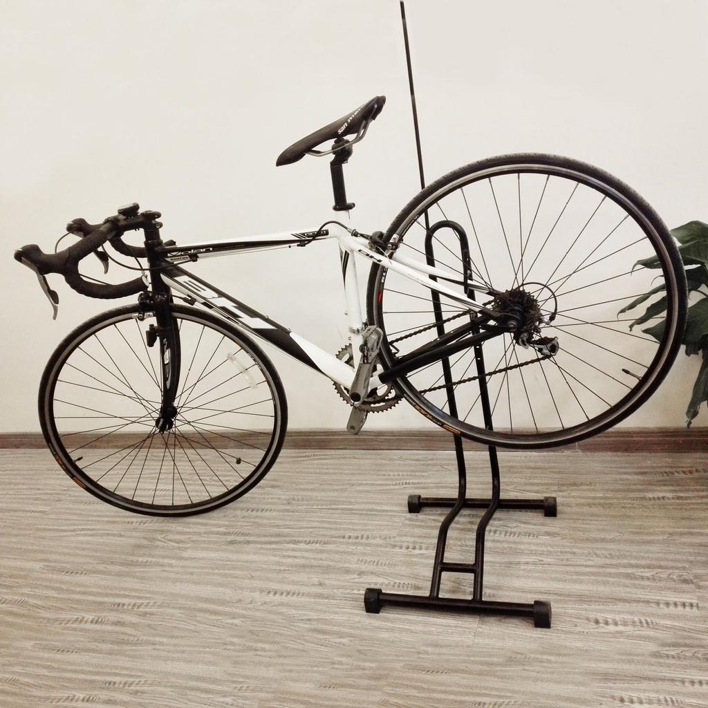3-in-1 Vertical L-Shaped Bike Rack & Stand for Display and Repair