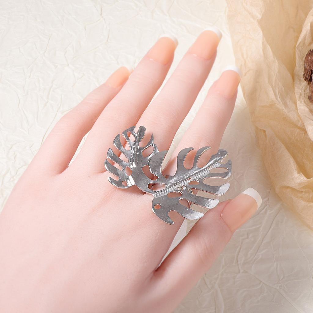 Exaggerated Personality, Fashion Trend, Alloy Three-dimensional Hollow Leaves, Live Ring, Versatile and Unique Women's Models