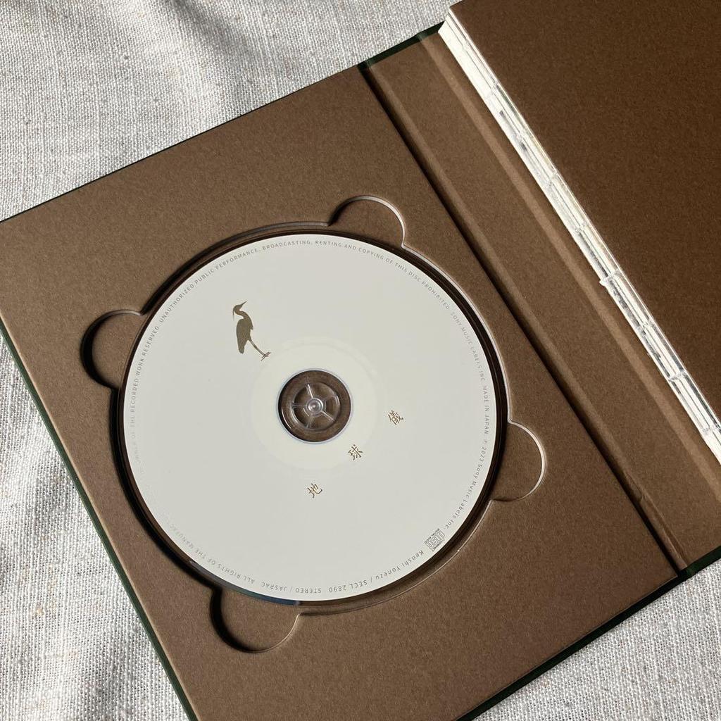 [USED] Kenshi Yonezu "Globe" First Press Limited Edition Art Book (CD + Booklet)