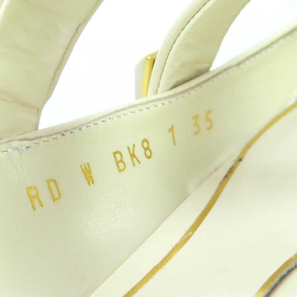 Vynikající Valentino Garavani Mules Římský cvoček ploché mule sandály Slonová kost 35 WW2S0BK8 Použité