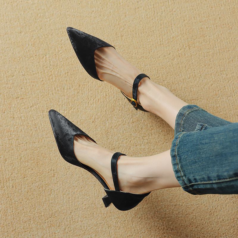 Krazing Pot Piele plenară cu vârf ascuțit Tocuri subțiri cu curele cu cataramă de toamnă Pantofi de vară femei pantofi