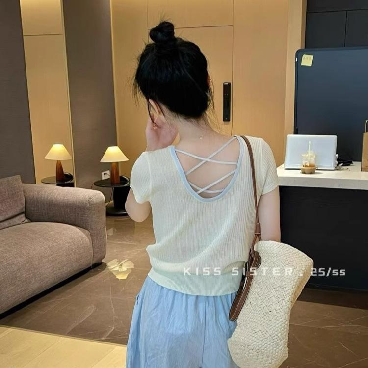 A Stylish Round-neck Knitted Short-sleeved, Front-shoulder T-shirt with A Thin Back and A Small Blouse with A Cutout Exude A High-end Vibe for Women