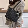 New casual fashion, this year's popular woolen plaid autumn plaid single shoulder crossbody portable tote bag