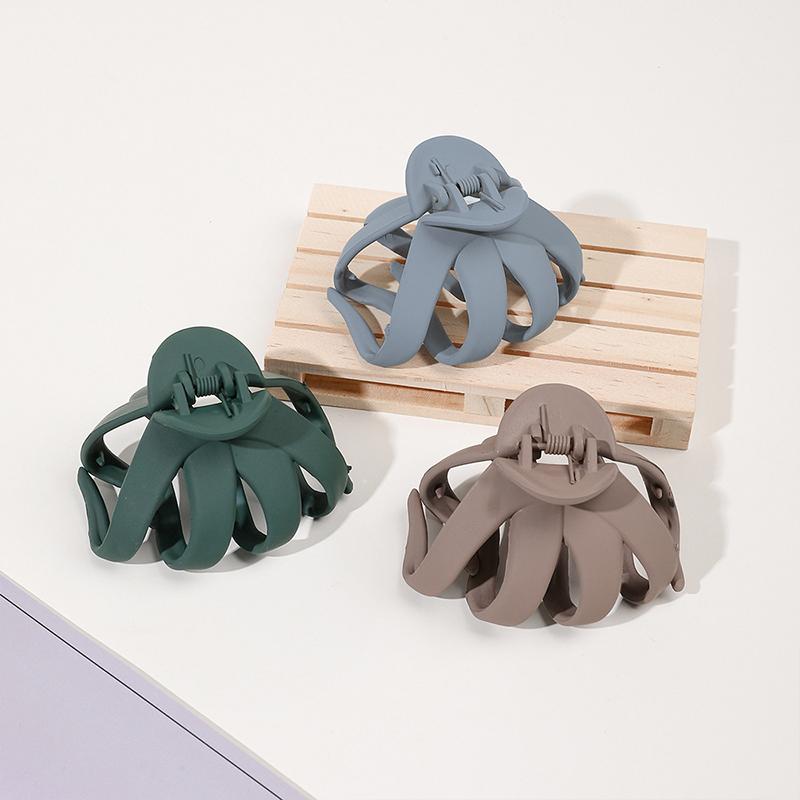 1Pc Fashion Matte Solid Color Women Hair Claw Elegant Claw Clip Girls Hair Barrettes 6*7cm Bun Ponytail Clips Hair Accessories