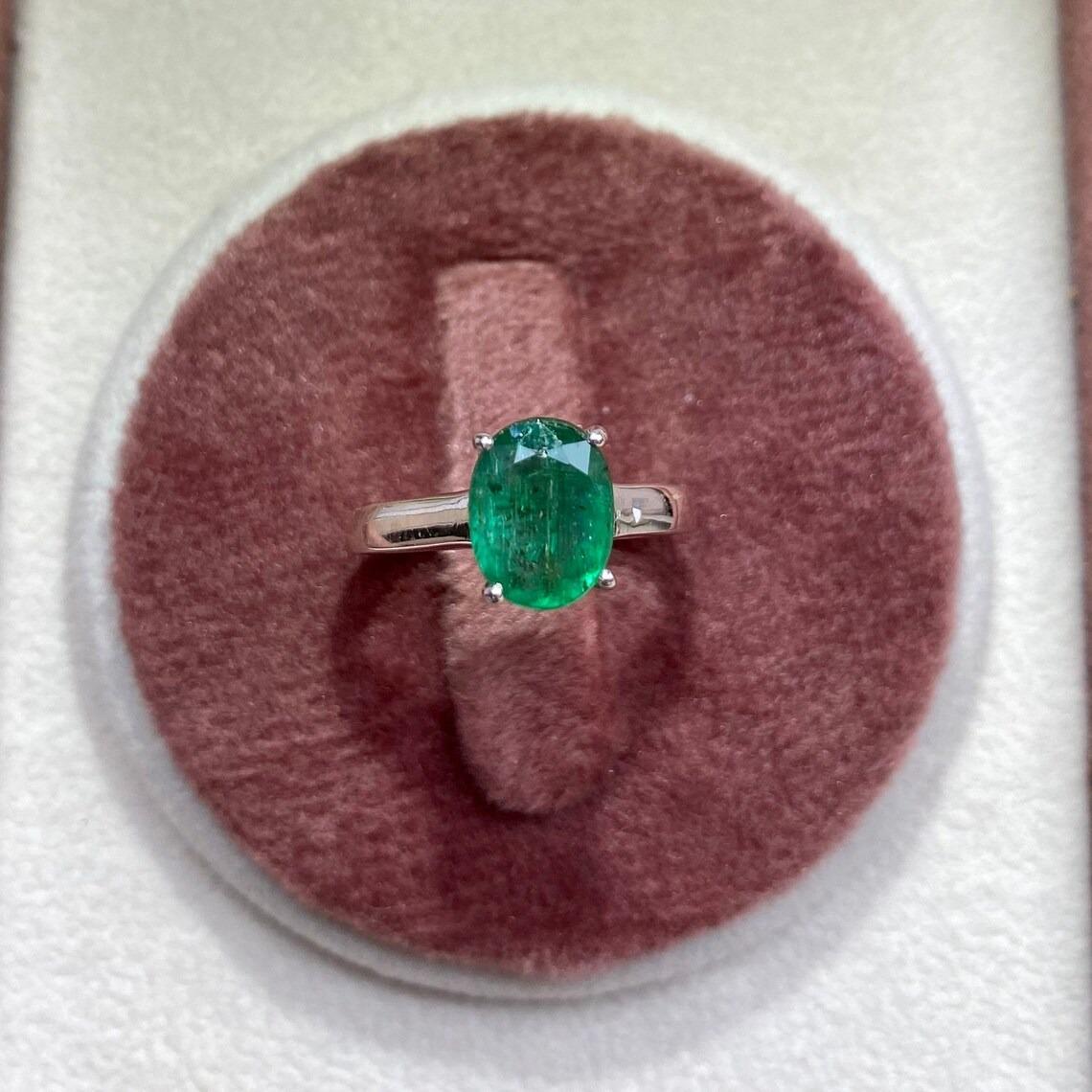 

Certified Natural Emerald Ring Weighing 1.95 Carats US 13 зелений