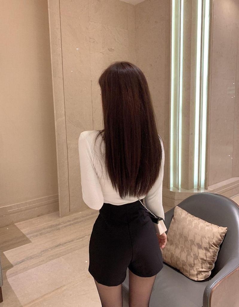 Women's Black High-Waisted Cotton Elastic Shorts - Trendy, Slimming, Hip-Hugging Bootcut, Ideal for Autumn Layering, Internet Celebrity Style.