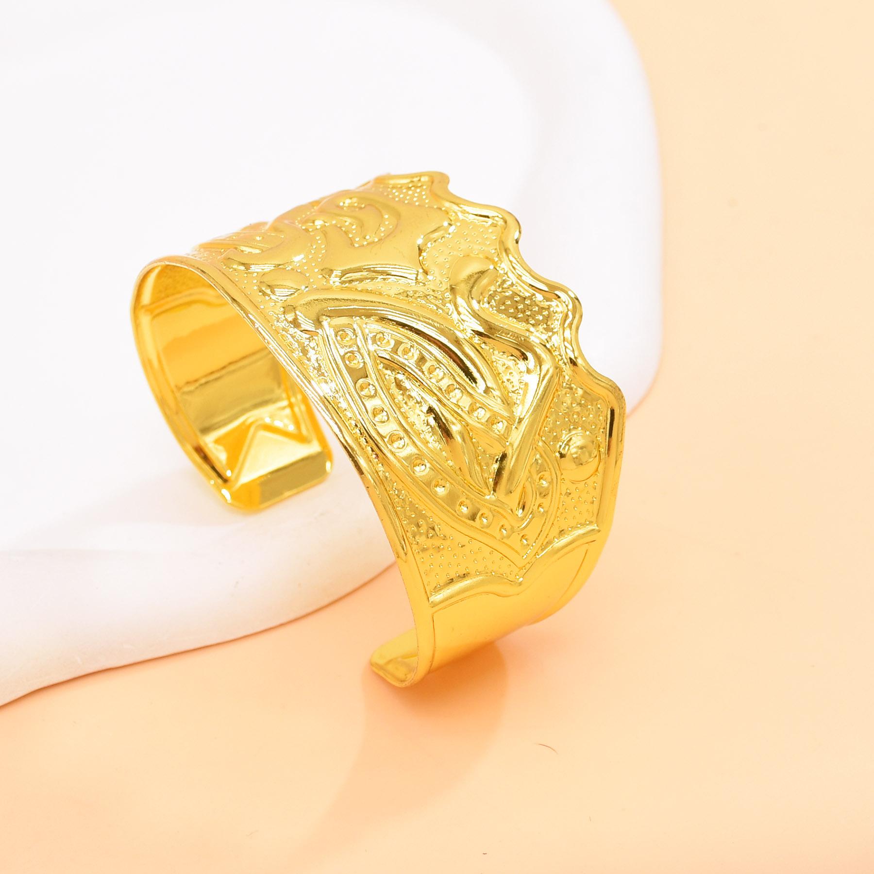 

Модные браслеты из бисера для женщин. Ювелирные изделия золотой