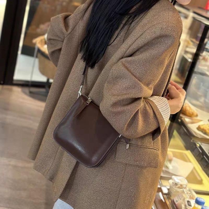 

Elegant Women s Soft Leather Shoulder Bag - 2024 Spring/Summer Collection: Versatile Phone, Underarm & Small Bag. Bag without Pendant коричневый/кофейный