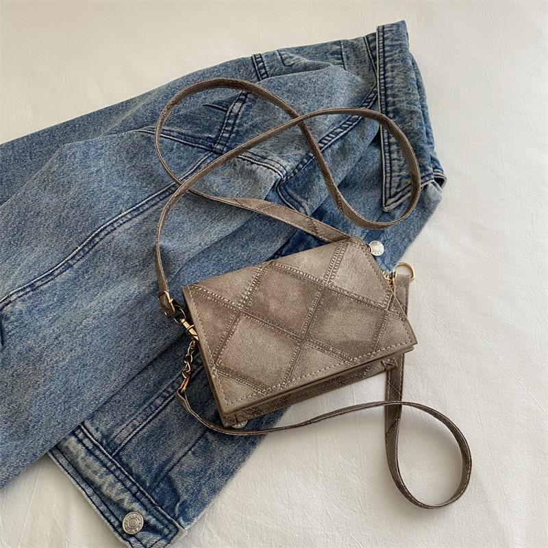 Fashion personality leisure commuter messenger bag fashion shoulder bag 2024 summer new simple fashion small square bag