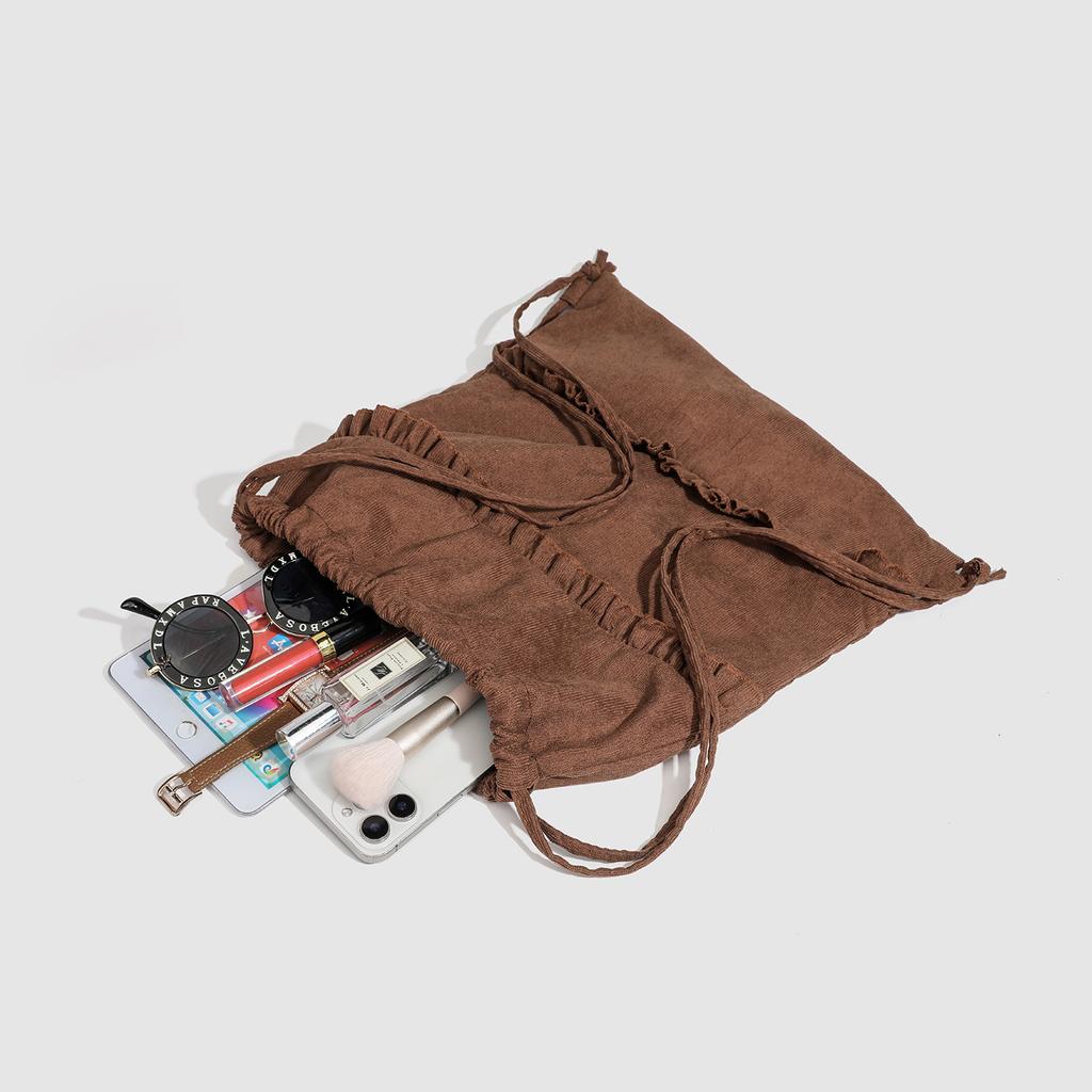 A Niche Pleated Ruffled Drawstring Backpack with A Drawstring Opening, Simple, Casual, Lightweight and Artistic