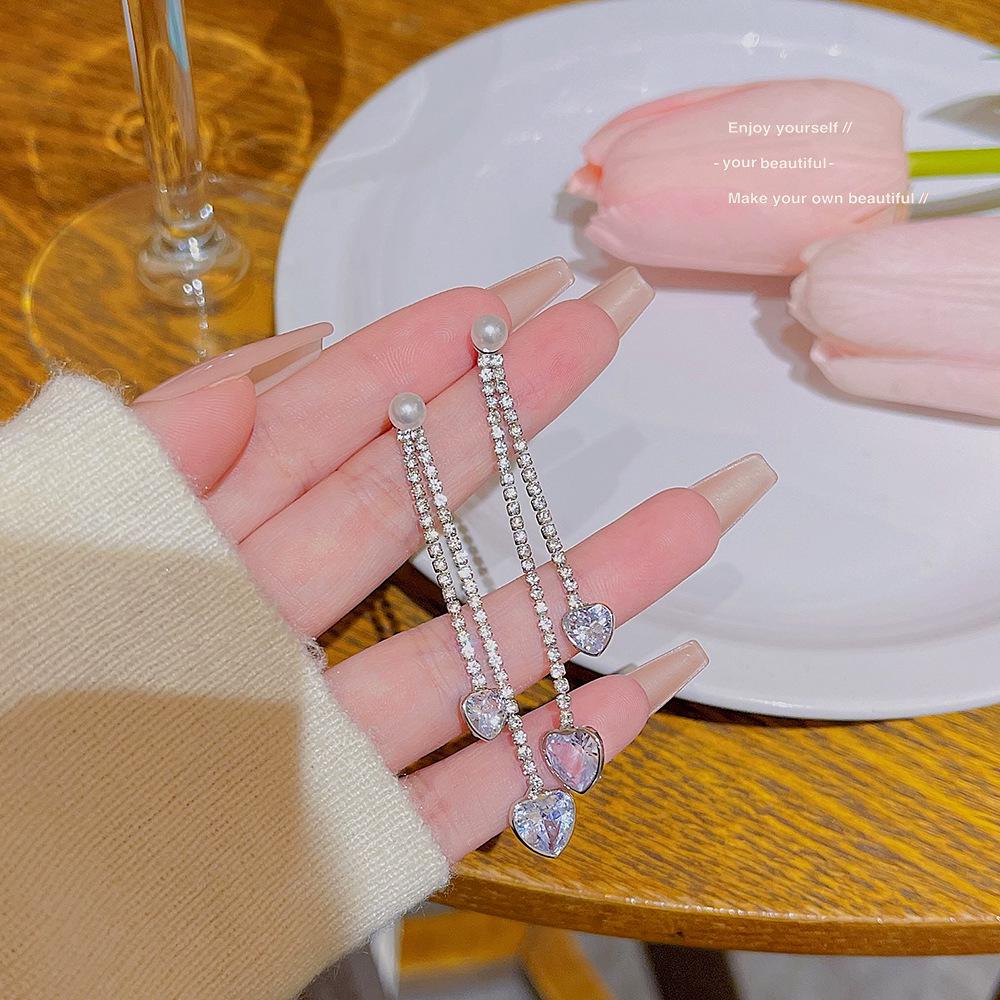 

Elegant Heart Tassel Earrings: 2025 Trendy Luxury Studs for Women