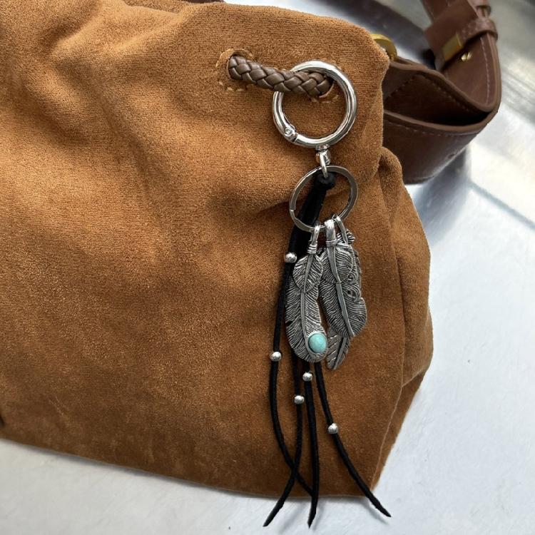 Metallic Alloy Keychain With Feather Tassels Design Versatile Bag Backpack Decoration Sturdy Fashion Jewelry Accessory