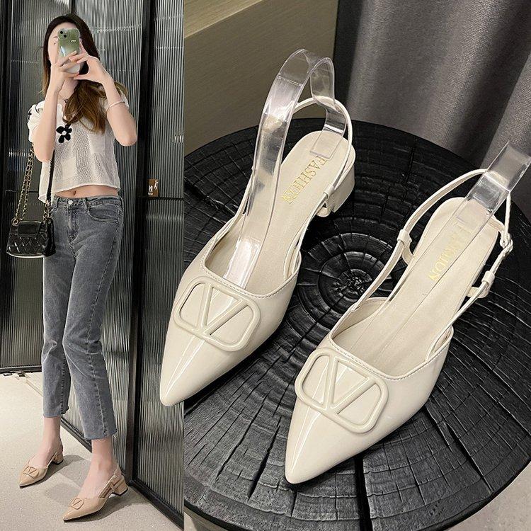 Talons carrés à tempérament 22 été nouvelle boucle talon épais ajouré chaussures simples sandales à bout français