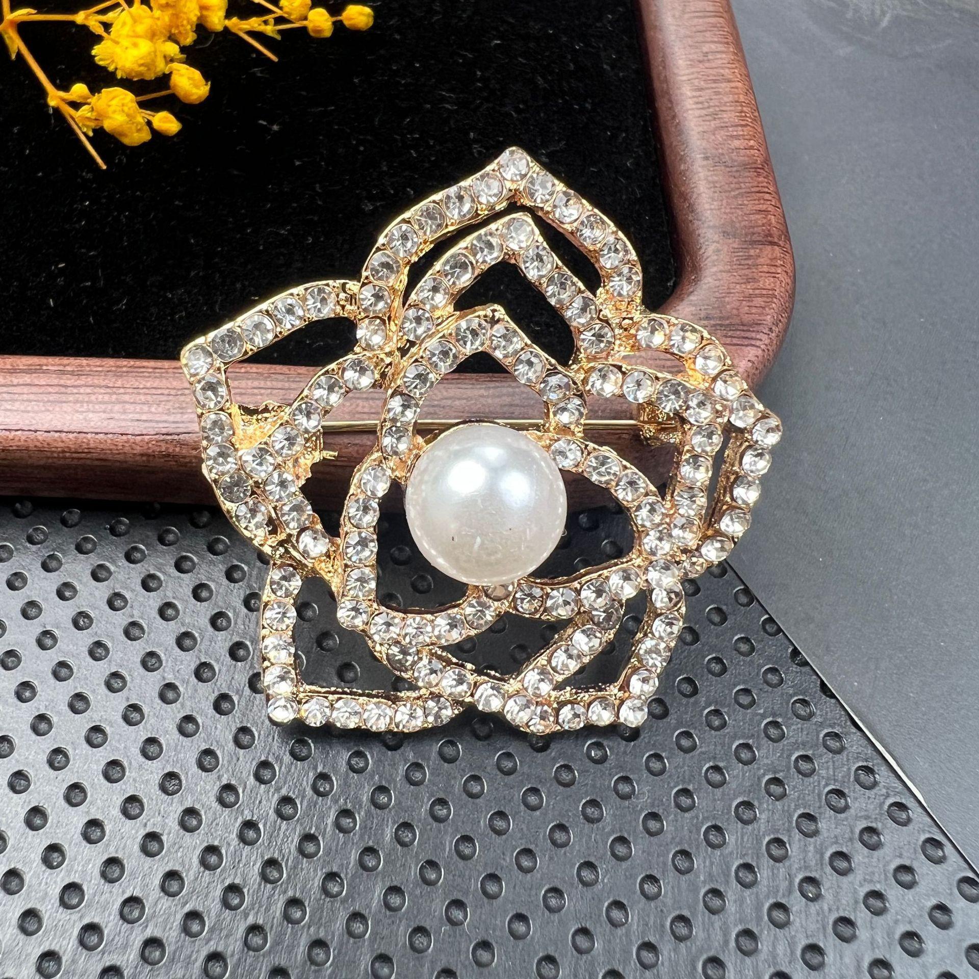 

Ретро брошка з кристалами діамантів з шпилькою проти оголення та сплавною пряжкою для аксесуарів для одягу