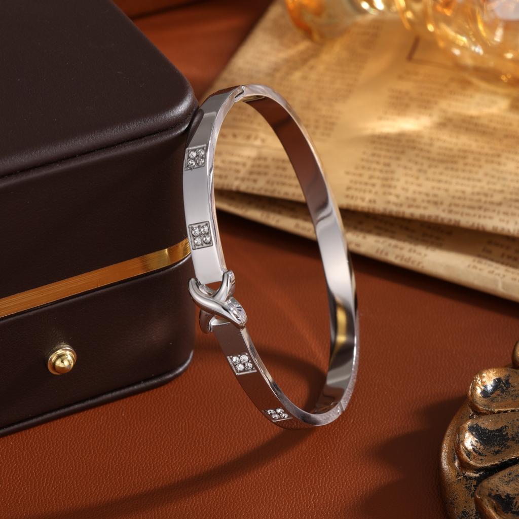 Htpwe Stainless Steel Letter X Inlaid Zirconium Bracelet Women Plated 18k Gold Couple Holiday Gift Bracelet Party Daily Zircon