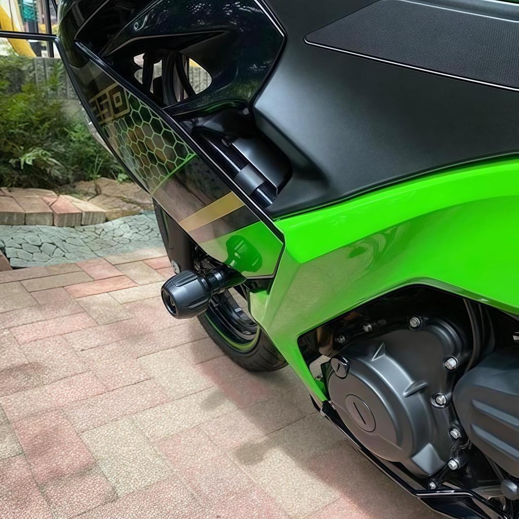 MAKGAGAAI Frame Sliders Engine Sliders Fairing Guards Compatible Models: Ninja400 Ninja250 Made of Aluminum and POM Anti-Tip Black
