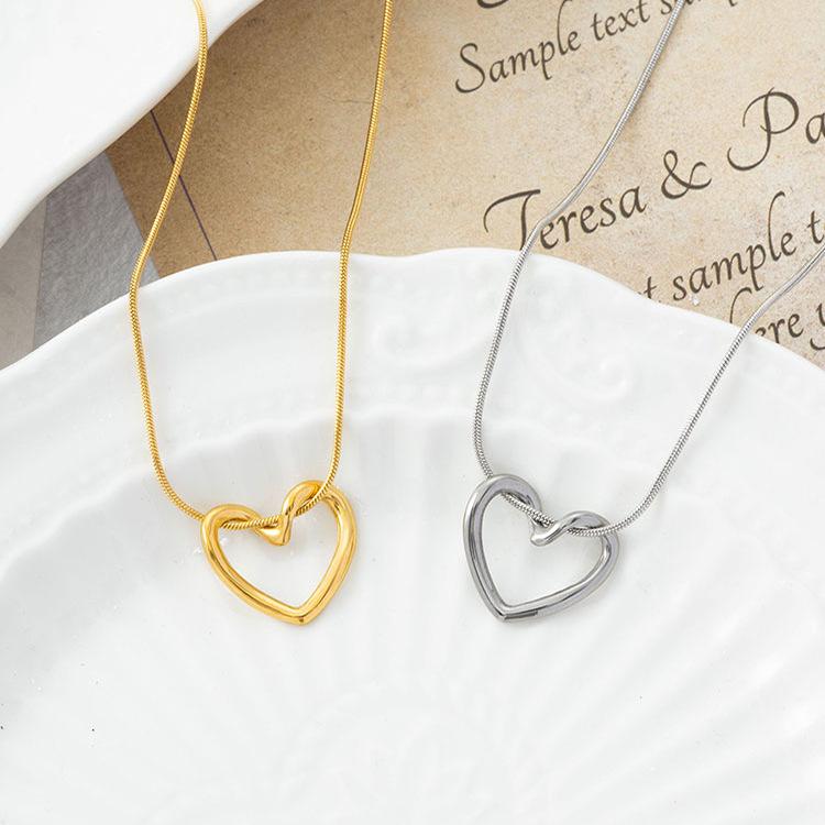 Trendy European & American Peach Heart Necklace - Chic Design for Stylish Women & Students