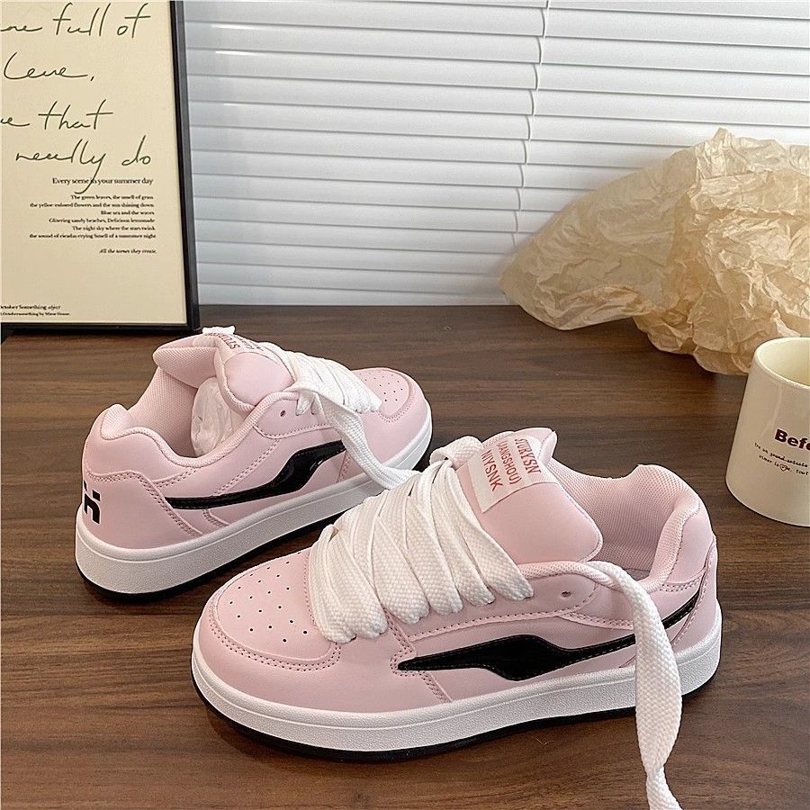 Korean version of student leisure niche design board shoes tide 2024 new Harajuku port style flat bottom street shooting sports shoes women