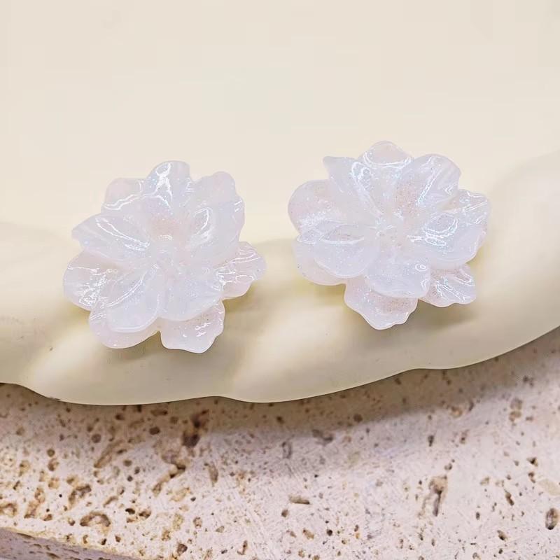 New Flower Hanging Earrings White Enamel Floral Acrylic Petals Crystal Imitation Pearl Dangle Earrings for Women brincos