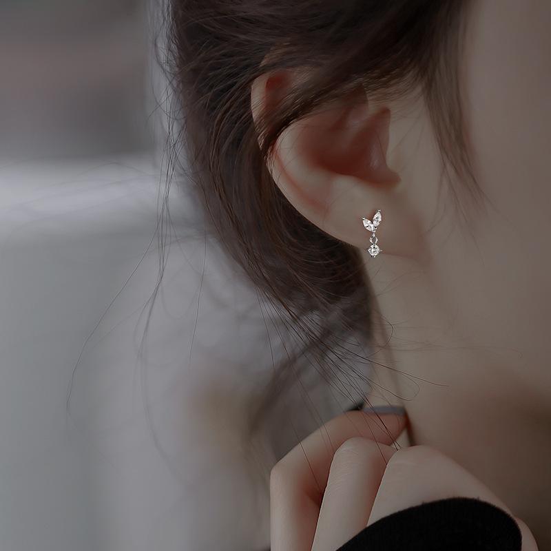 Exquisite Sterling Silver Leaf Stud Earrings for Women: Chic Light Luxury Design