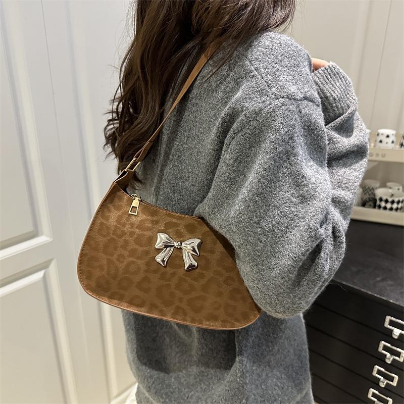 New Fashionable and Casual Single Shoulder Popular Underarm Bag Trendy and Beautiful Small Square Bag Underarm Bag