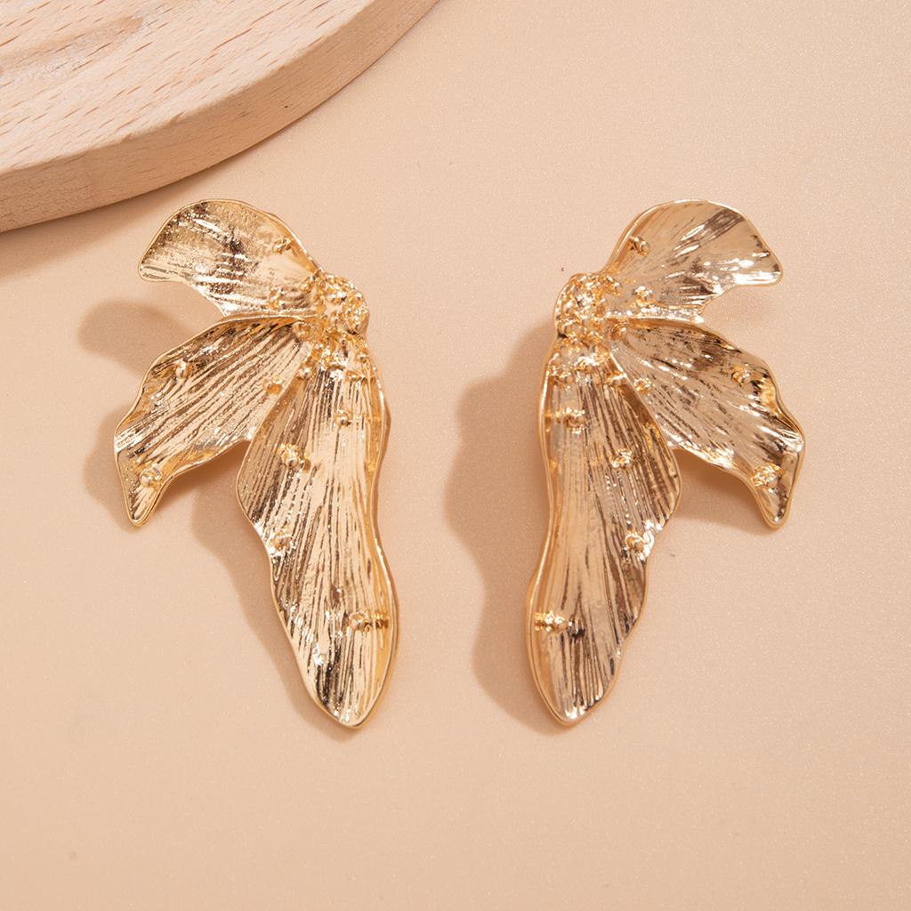 Elegant Big Metal Leaf Stud Earrings for Women Trendy Ladies Designer Statement Earrings Accessories 2026 Fashion Jewelry Female