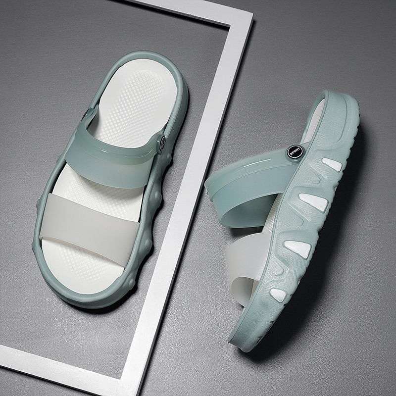 Sandals Men's Trend 2025 New One Man and One Woman Wearing Beach Shoes Non-slip Soft-soled Cool Slippers Thick-soled Slippers Summer
