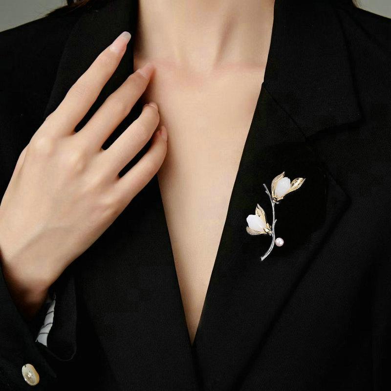 Women's Classic Magnolia Flower Brooch, Luxury Lapel Pin for Coats, Elegant Corsage Accessory Gift