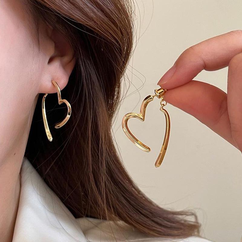 2025 Heart-Shaped Stud Earrings: Unique Light Luxury, High-End Niche Design золотой