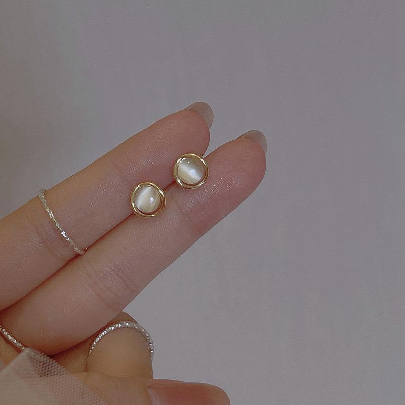 Casual Niche Cat's Eye Stone Earrings Women's Fashion Temperament Small 100% Match Round Design Elegant Classic Accessories Daily Jewelry