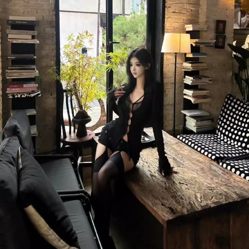 European and American Spice Girls V-neck Hollow Long-sleeve T-shirt 2024 Autumn New Lace Splicing Slimming Sexy Top Trend