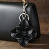 Schlüsselanhänger Anhänger Handgenäht Kunstleder Kamelienblüte Design Schlüsselkette mit Metall Karabinerhaken Leichtes Tasche Anhänger Zubehör