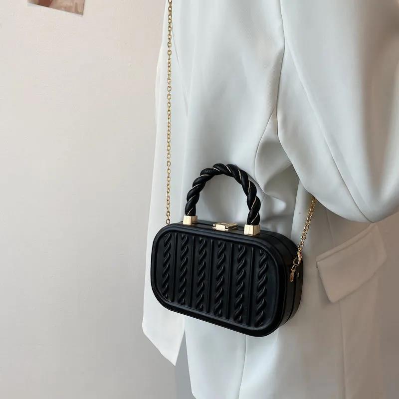 Женская винтажная сумка на одно плечо — фото 10