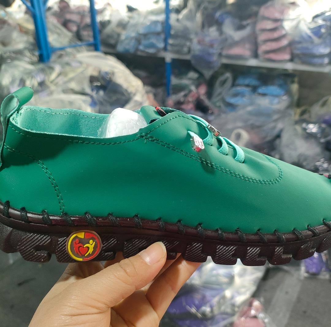 

Точечная ручная работа, боковой шов, нитки, большой размер, обувь из говяжьих сухожилий, неглубокая горловина, верхняя одежда, одиночные туфли 2025 года, новые женские туфли в римском стиле с мягкой подошвой 35 армия зеленый