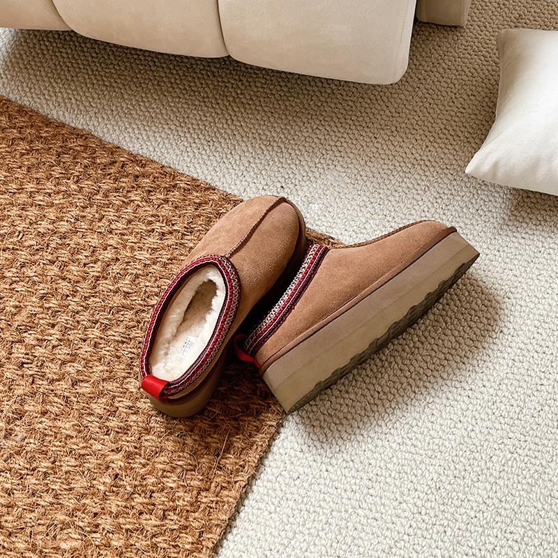 Fashion Women's Winter Boots with Thick Soles Ethnic Snow Boots Wool Slippers 2025 New Winter Sheepskin Wool Integrated Women's Shoes